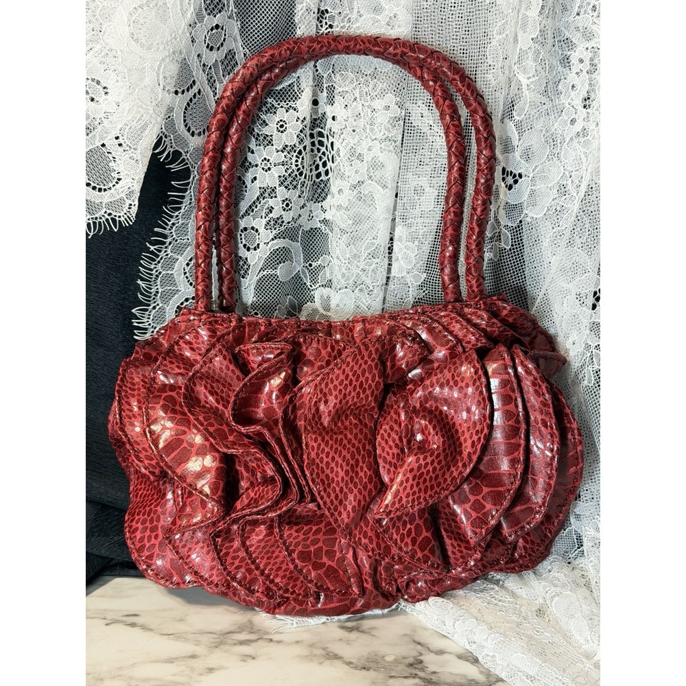 SR SQUARED BY SONDRA ROBERTS LAYERED RUFFLES SNAKESKIN TEXTURE HANDBAG (A2963)
